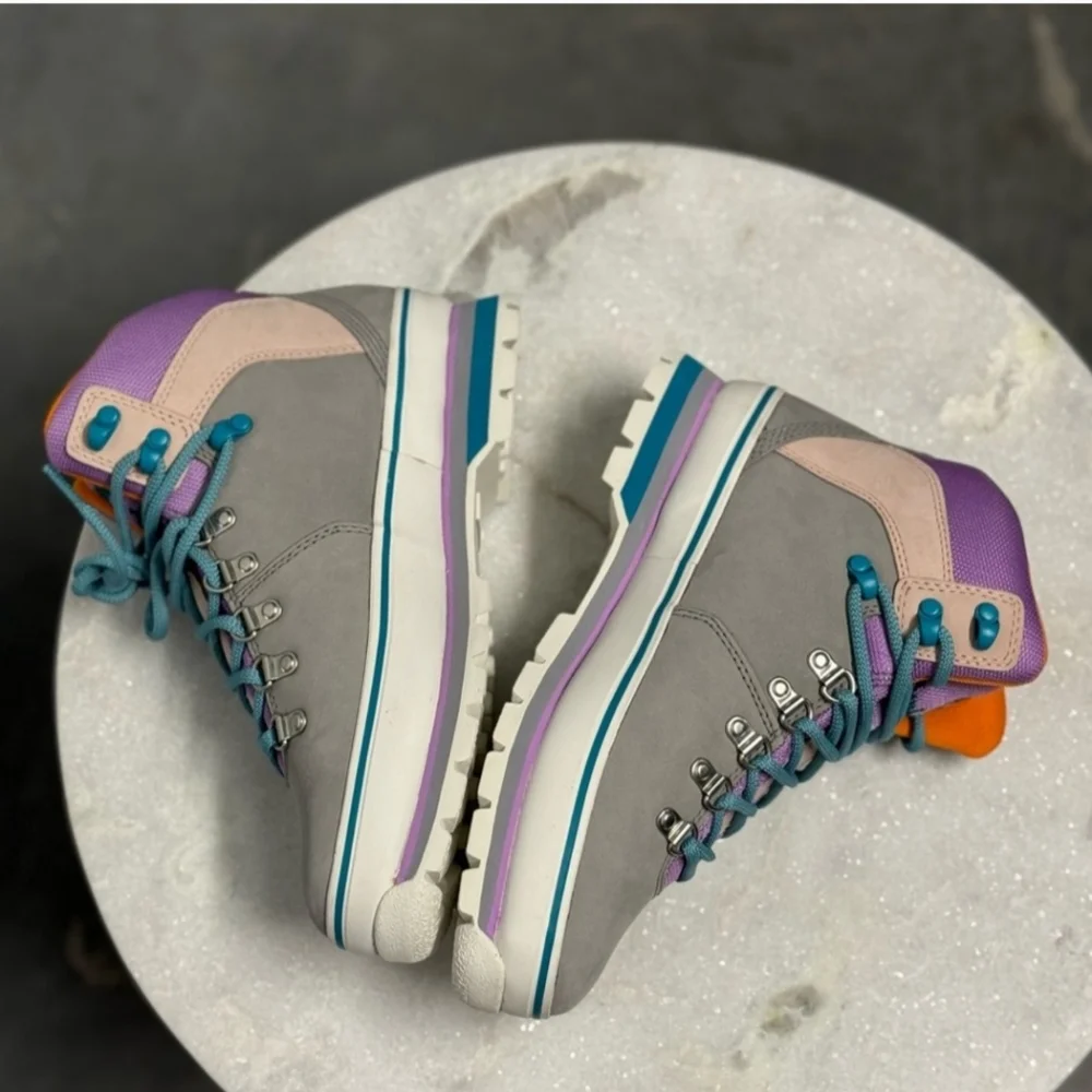 NWT TIMBERLAND women's boots size 8 - Picture 6 of 8